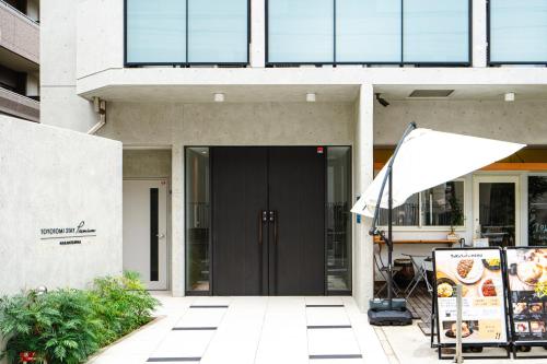a entrance to a building with a black door at New open 和 悦 中之岛 in Osaka