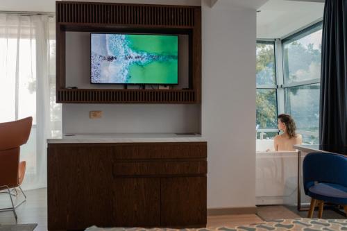 Una televisión o centro de entretenimiento en Hotel Drim & SPA