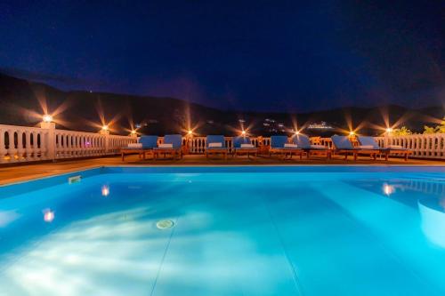 Apart 5 Pool, Views, Kitchen, Parking and more - Goroの敷地内または近くにあるプール