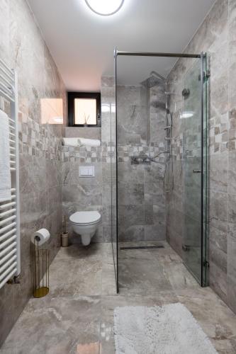 Ένα μπάνιο στο All Stars Aparments