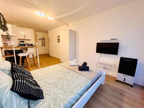Seabnb - City & Serenity - 5Min Walk to Train&Tram