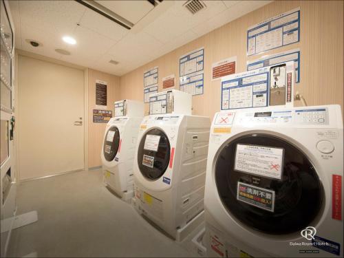 a row of washing machines in a laundry room at Daiwa Roynet Hotel Osaka-Kitahama in Osaka