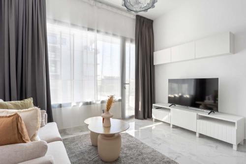 Silkhaus Vacation Homes Chic 1BDR in Oasis Tower in Masdar City