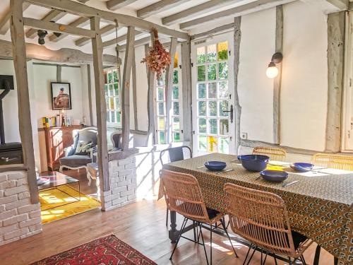 Photo de la galerie de l'établissement Le Nid de Chaume - Chaumière - 15 min d'Honfleur 4-6P, à Martainville