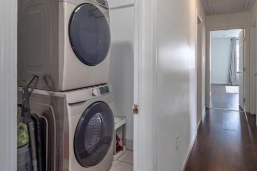 Φωτογραφία από το άλμπουμ του Huge 3BR Urban Gem just 3 miles to NYC plus Free Parking σε Jersey City