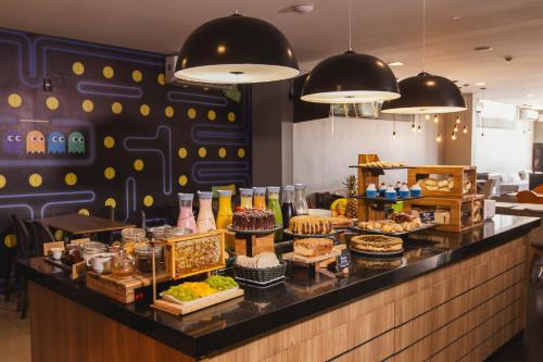 a buffet line with many different types of food at Hotel Euro Suite São Jose do Rio Preto by Nacional Inn in Sao Jose do Rio Preto