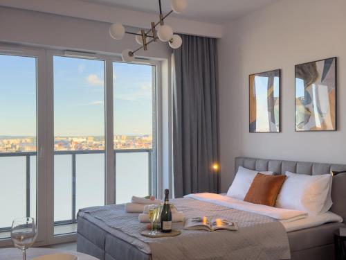 URBAN APARTMENTS GLOBAL SKYLINE RAFAEL CENTRUM , 17th Floor No 22, Free Garage, Self Check-in, No Deposit