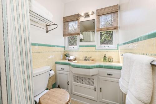 Bilik mandi di The Patio Suite - The Marlowe Boutique Hotel