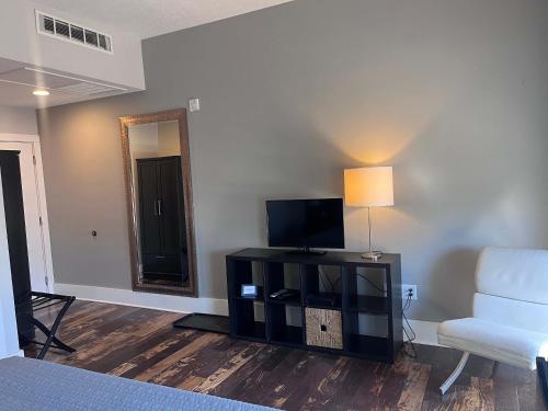 Et tv og/eller underholdning på Boutique Hotel Room 6