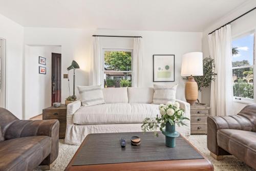 Ruang duduk di The Patio Suite - The Marlowe Boutique Hotel