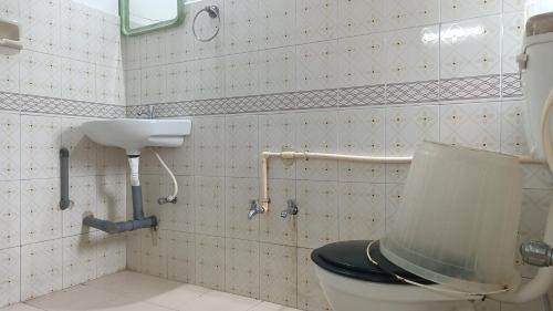 Koupelna v ubytování Nakshathra inn