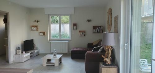 Le Cabinet-Charmante maison avec terrain