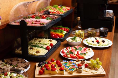 Makanan di atau berdekatan hotel