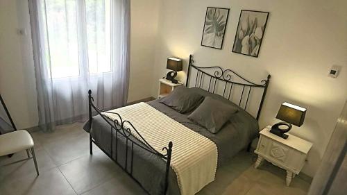 a bedroom with a large bed and a window at La Tulipe Maison à deux pas de la mer in Le Port-des-Barques