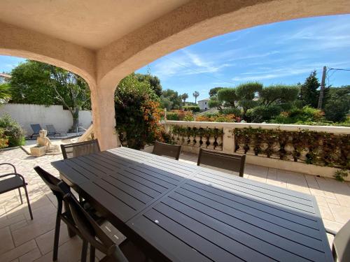 Photo de la galerie de l'établissement Villa avec piscine, internet et climatisation., à La Seyne-sur-Mer