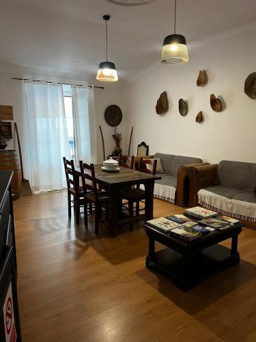 a living room with a table and a couch at Avis Guesthouse in Évora