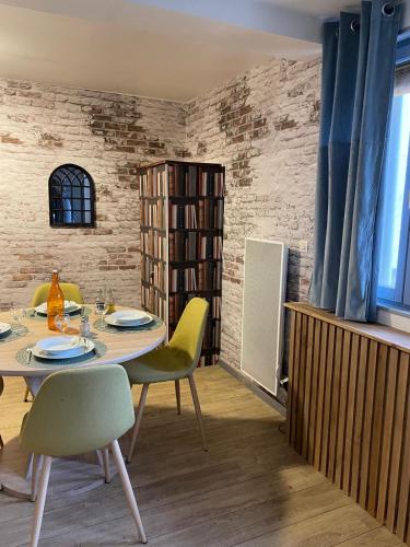 a dining room with a table and chairs at Lilas, Dahlia, Palme Bleue in Saint-Aignan