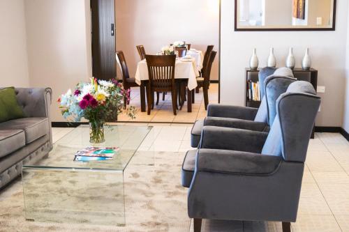 a living room with two couches and a table at Ilanga Du Cap Hotel in Cape Town