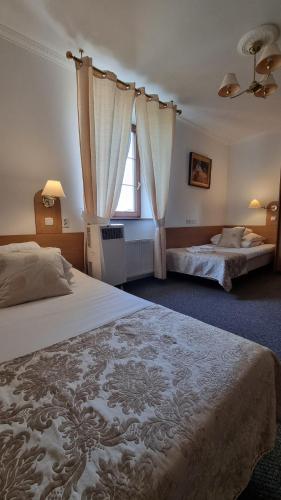 Una cama o camas en una habitación de Hotel Bończa