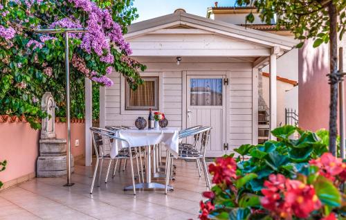 2 Bedroom Gorgeous Apartment In Medulin