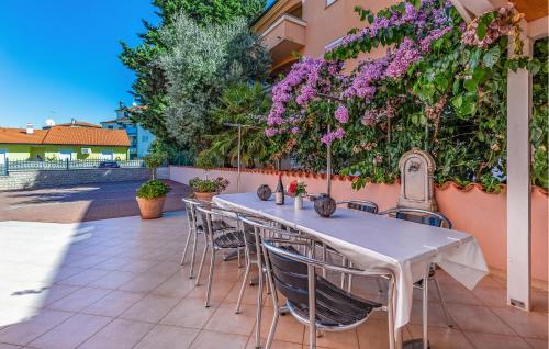 2 Bedroom Gorgeous Apartment In Medulin