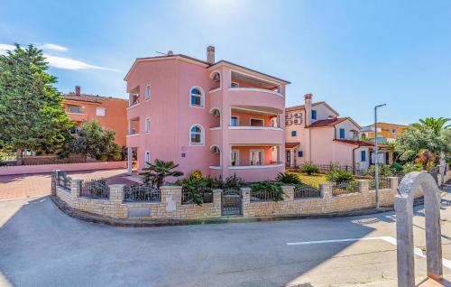 2 Bedroom Cozy Apartment In Medulin