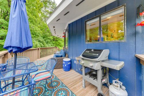 Gambar di galeri bagi Near Lake Gaston Unique Home with Deck and Fire Pit! di Bracey