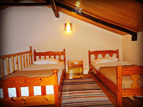 A bed or beds in a room at Akrotainaritis