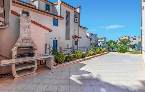 Stunning Apartment In Medulin