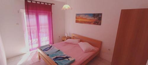 Postel nebo postele na pokoji v ubytování Apartmani Lorena