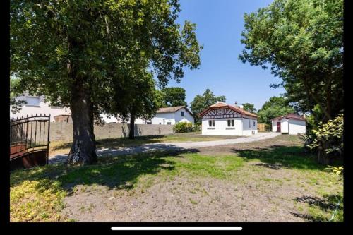 Κήπος έξω από το Maison à deux pas du port