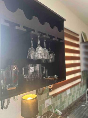 a shelf with glasses on a wall in a kitchen at Hermosa Casa con todos los servicios a la mano in Barrancas