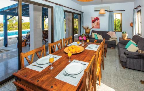 Πισίνα στο ή κοντά στο Stunning Home In Argaka With Wifi