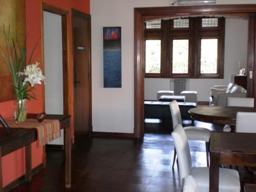 a dining room with a table and chairs at Villa Nuccia Hotel Boutique in Mar del Plata