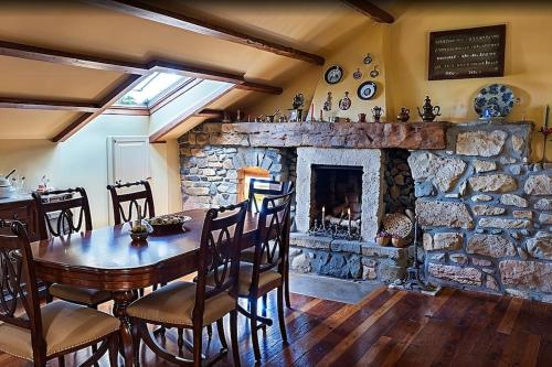Gallery image of Casa rural con gran finca al borde del mar in A Coruña