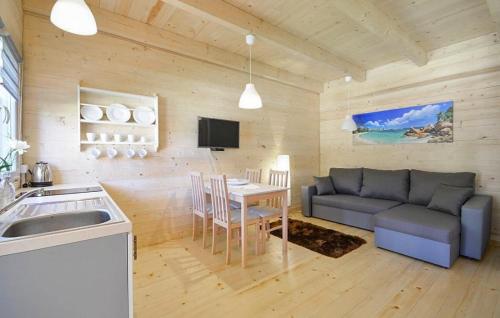 Χώρος καθιστικού στο Awesome Home In Pobierowo With Wifi