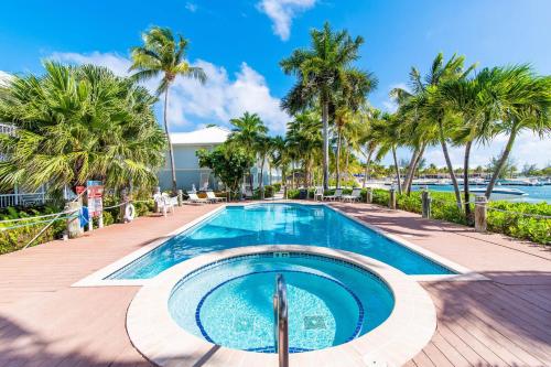 Gallery image of Kailua - Modern Waterfront Condo with Shared Pool and Hot Tub, Short Walk to the Kaibo in Driftwood Village