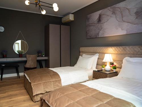 Postel nebo postele na pokoji v ubytování Hotel Vila Tirana