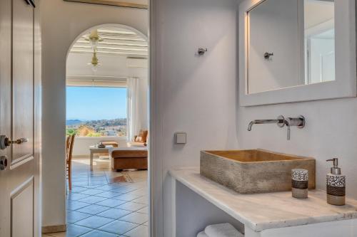 Et badeværelse på Andrea's Tinos House