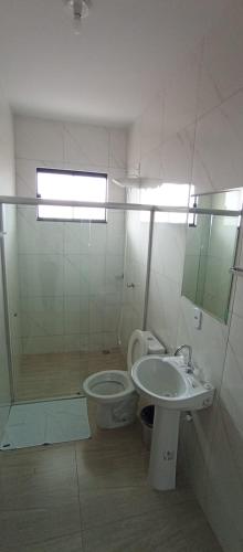 Bilik mandi di Sleep Hotel Assis