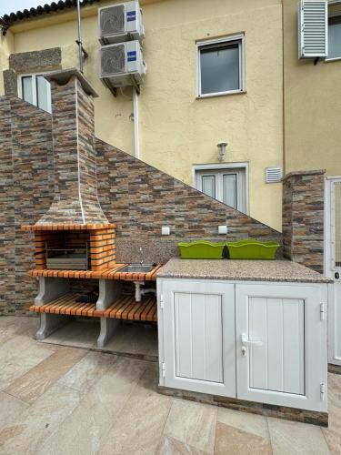 a bench on a patio in front of a building at Sofiamarholidays O Cantinho da Avó Bina in Moita