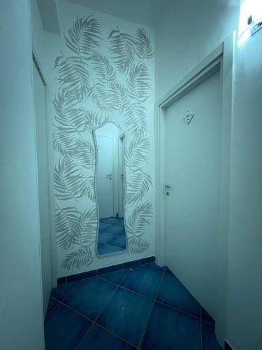 a bathroom with a wall with a mirror and a hallway at Casa Vacanza IMPARO B&B Ischia in Ischia