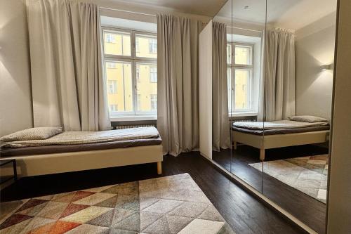 Postel nebo postele na pokoji v ubytování Scandinavian Suite - Jugend Home in Ullanlinna