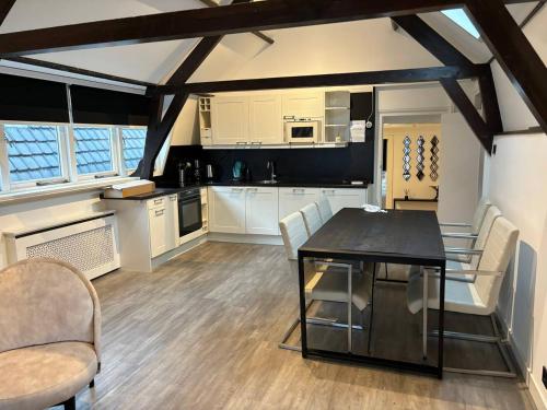 Kuchyň nebo kuchyňský kout v ubytování Luxury 6pers appartement Abcoude