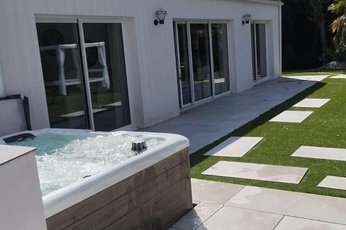 Photo de la galerie de l'établissement Villa Victoria Adultes-only, à Marennes