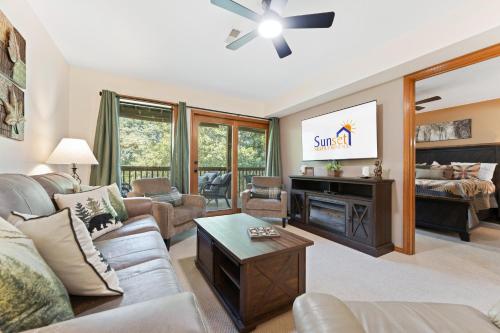 a living room with a couch and a tv at NE16-2 Sleepy Bear Camp condo in Branson West