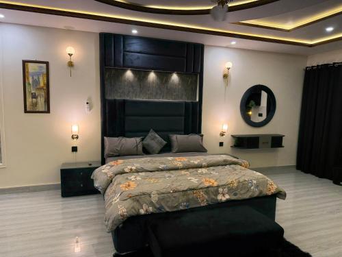 The Sapphire Suitesにあるベッド