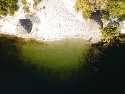 an overhead view of a beach with a person on it at Apartamento em condomínio com passeio incluso in Baixio