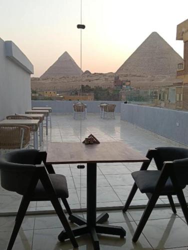 Cảnh núi rừng hoặc tầm nhìn ra núi từ khách sạn