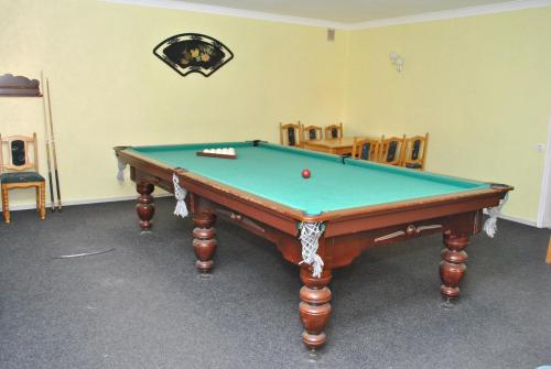 a pool table with a ball in a room at Sharm Hotel in Glodeni